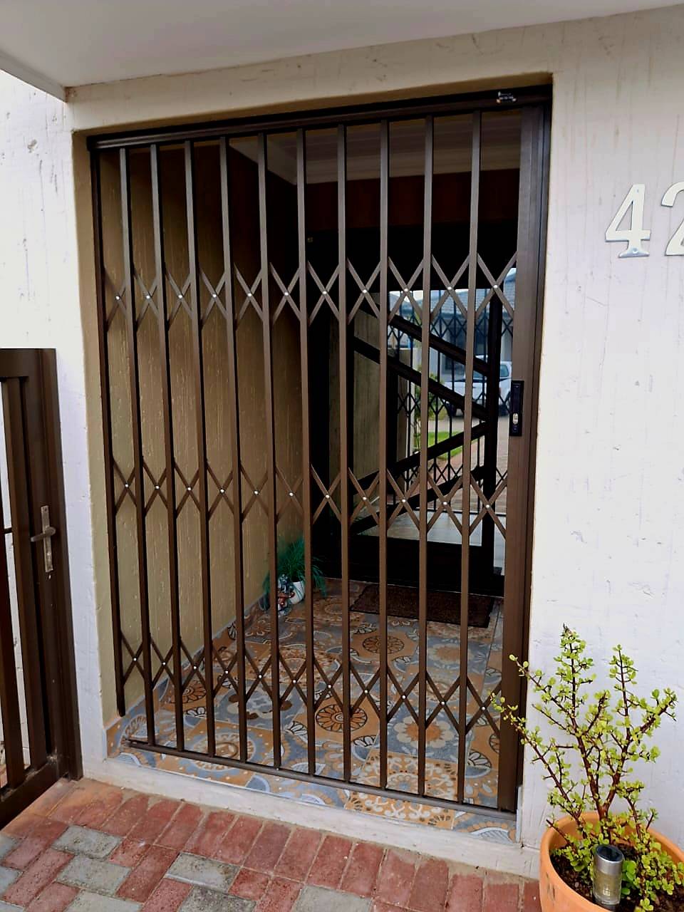 Trellis gate