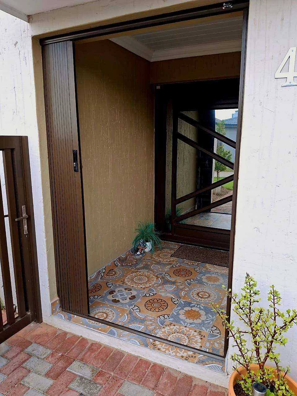 Trellis gate